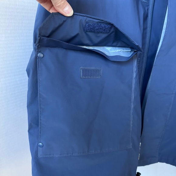 UCONN Huskies Basketball Blue Hooded Rain Jacket Storm Duds Unisex Size M Gift - Picture 12 of 16